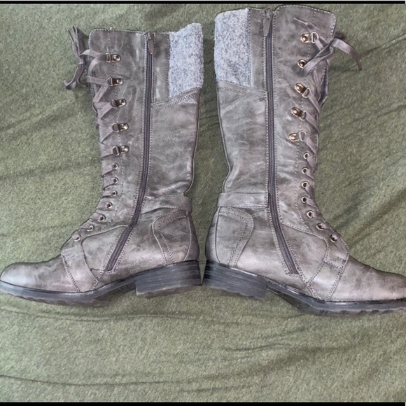 Gray long boots. Size 9. - Picture 2 of 5
